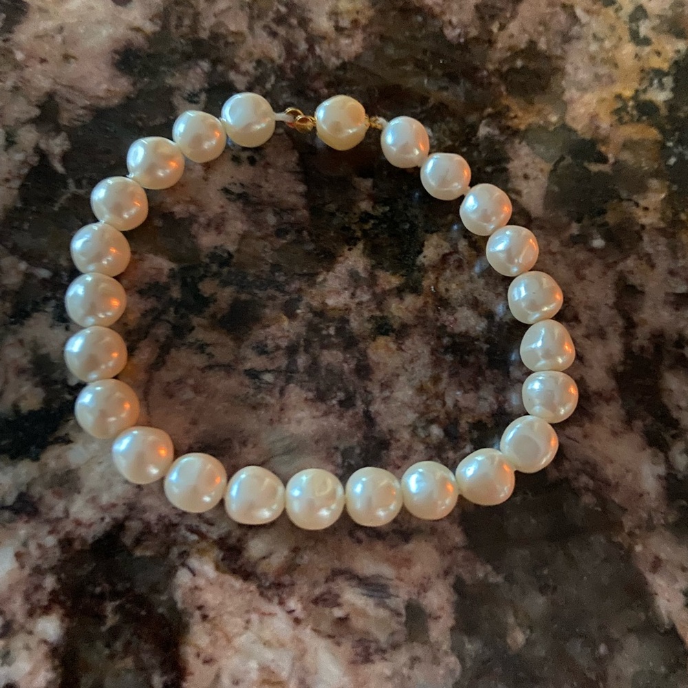 Elegant Pearl Bracelet